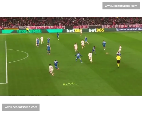 直塞球技术解析：如何运用精准传球撕开防线创造进攻机会